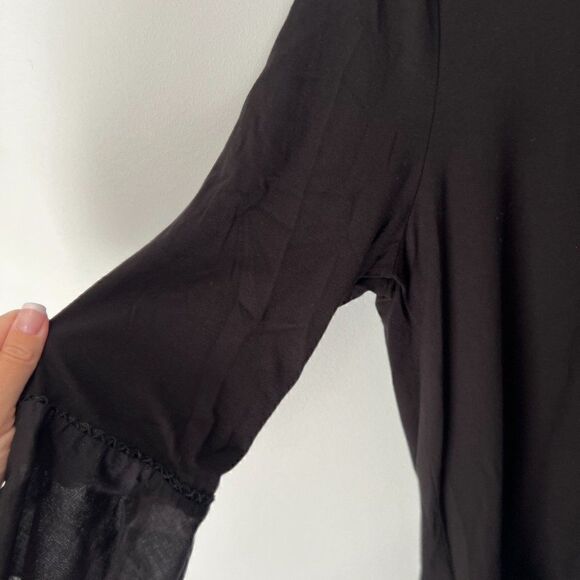 𝅺EUC Riani top, Size 10, Black and Flowy - Picture 3 of 9